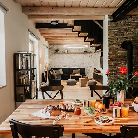 Nebesky 81 Vila
